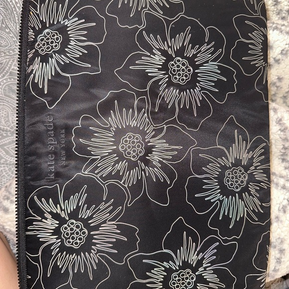 Kate Spade Black Floral Computer pouch - Picture 1 of 1